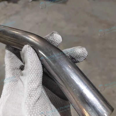 Serviços de dobra de tubos de aço leve sob medida para motocicletas