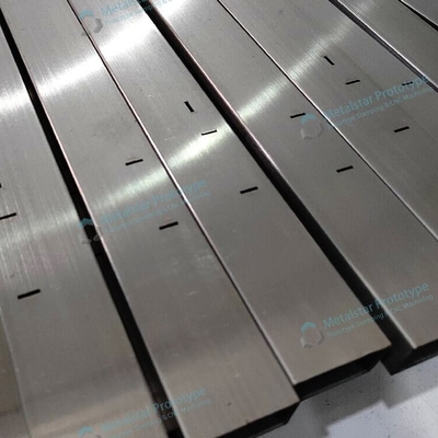 Fabricação de tubos de metal, sob medida, de tubos quadrados, utilizados para estantes de exibição
